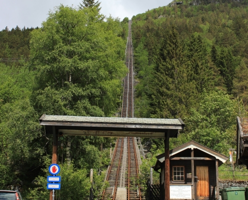 Trekking a Trolltunga