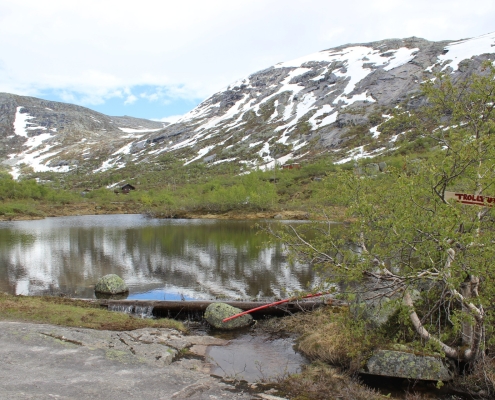 Trekking a Trolltunga