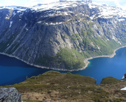 Trekking a Trolltunga