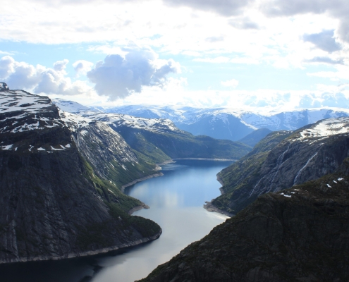 Trekking a Trolltunga